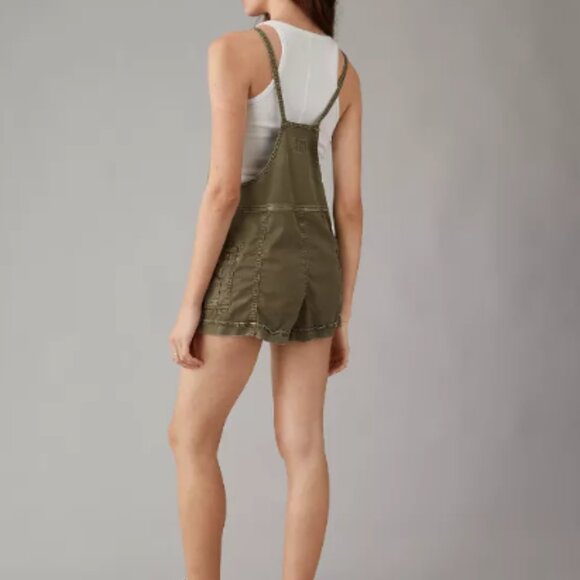 🌿 NWT AE Baggy Overall Short, Size M (US 8- 10) - Picture 2 of 5